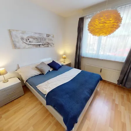 Apartment Unique Serviced Living @ airport Line Colmarer