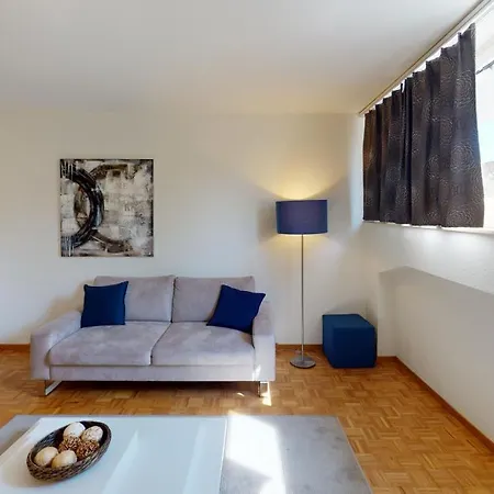 Unique Serviced Living @ airport Line Colmarer