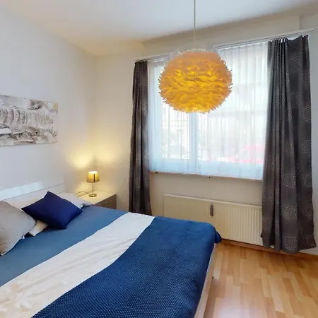 Apartment Unique Serviced Living @ airport Line Colmarer