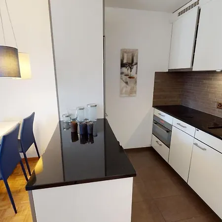 Unique Serviced Living @ airport Line Colmarer