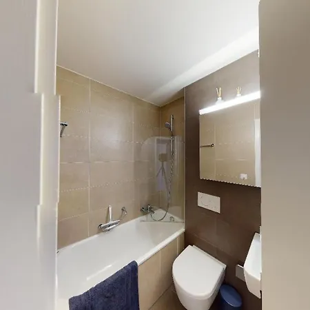 Unique Serviced Living @ airport Line Colmarer *