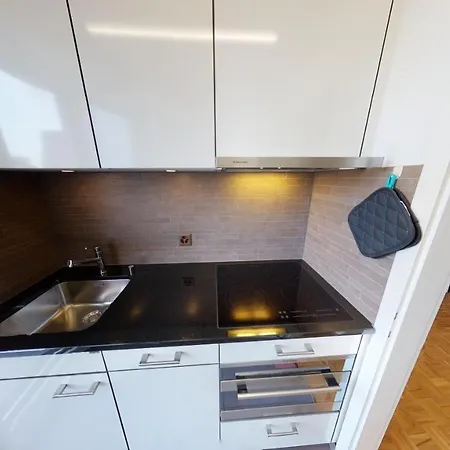 Unique Serviced Living @ airport Line Colmarer